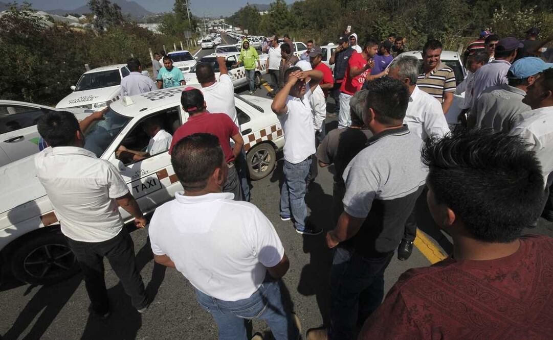 Transportistas, comerciantes e integrantes de organizaciones sociales anunciaron que mañana bloquearán carreteras del Valle de México. Foto: Archivo/EL UNIVERSAL