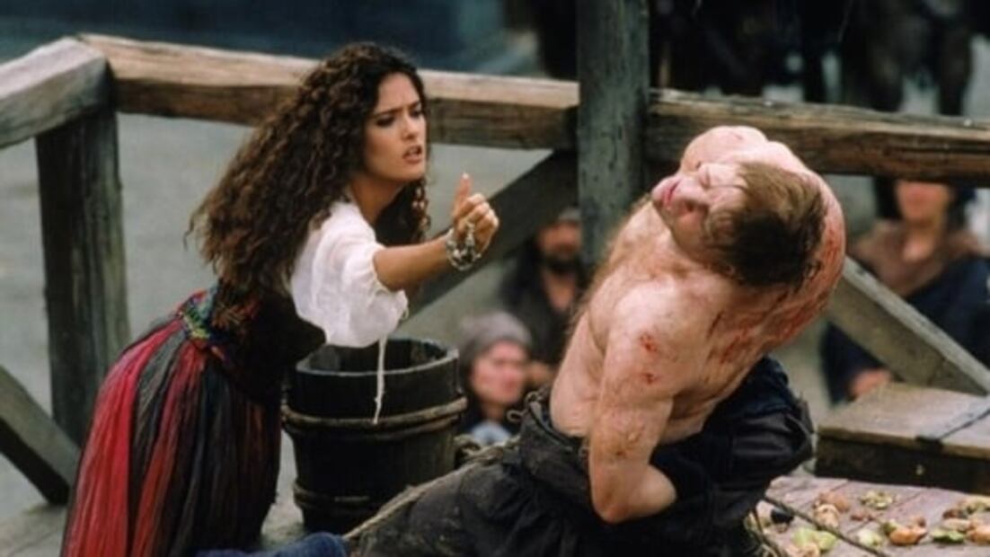 Así lucía Salma Hayek cuando interpretó a Esmeralda en ‘El jorobado de Notre Dame’