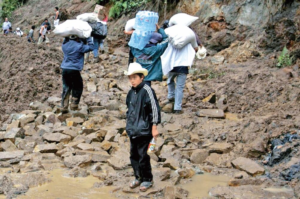 Huitzilan de Serdán, Puebla, tiene grados de pobreza extrema de 53%, que son fácilmente apreciables en las carencias de los pobladores, dedicados al cultivo del café (AMÍLCAR SALAZAR. EL UNIVERSAL)