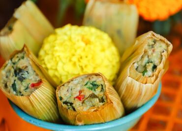 Prepara un tamal vegano con acelgas