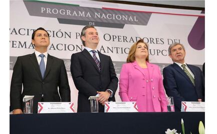 Analiza Nuño avances de planes y programas de estudios