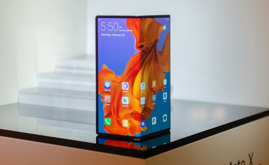 El teléfono plegable de Huawei podría llegar más tarde que el de su rival, Samsung.