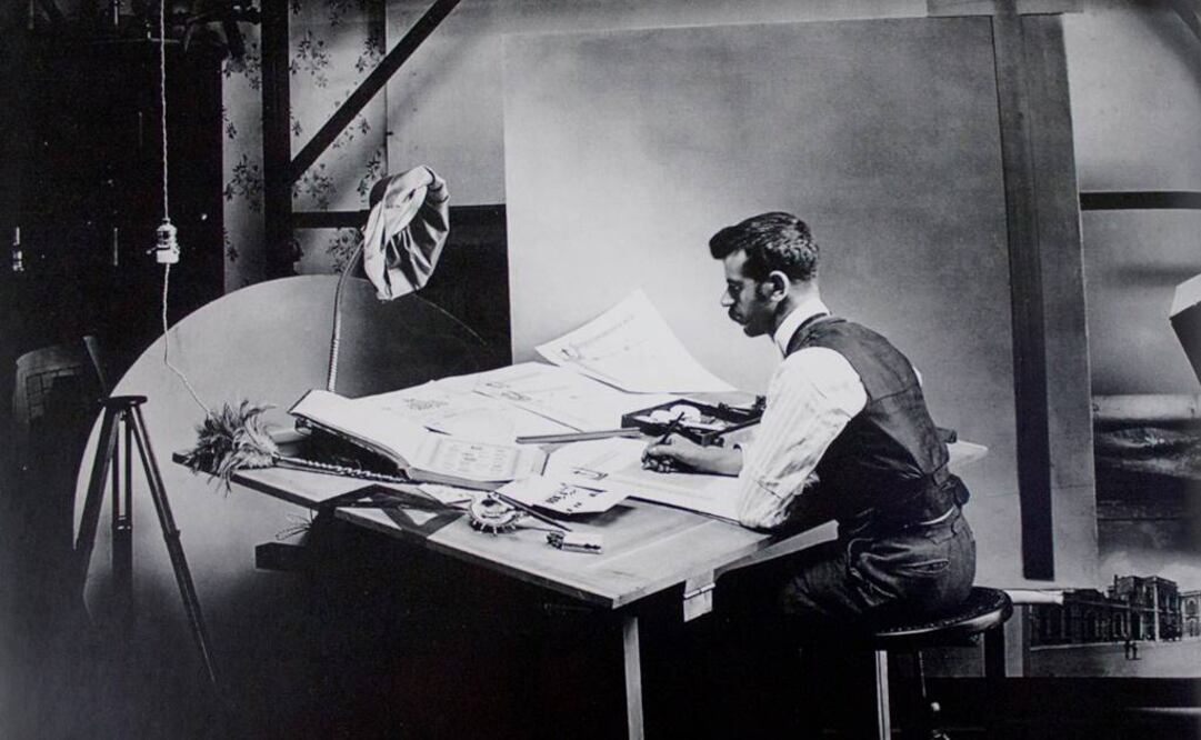 Autorretrato, Ciudad de México, ca. 1900, impresión plata/ gelatina. (FOTO: Tomada del libro "Guillermo Kahlo. Luz, piedra y rostros")