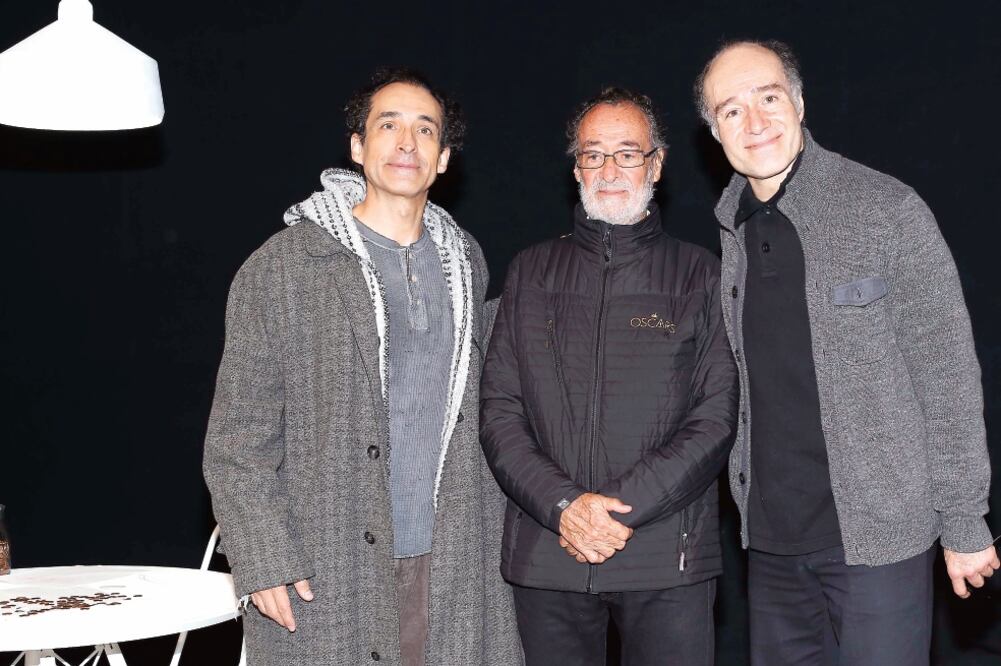 Bruno, Alejandro y Odiseo durante la conferencia para presentar la obra. FOTO: AGUSTIN SALINAS. EL UNIVERSAL