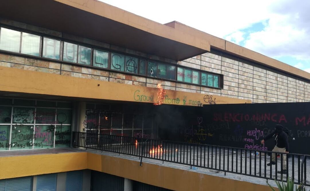 UNAM recibe pliego petitorio de Prepa 9 y acuerdan mesa por violencia de género 