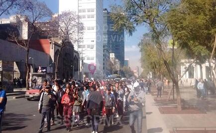 Marchan padres de familia de Hemiciclo a Juárez a sede de la SEP