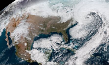 ¿Qué es el "ciclón bomba" que azota con hielo y nieve a EU?