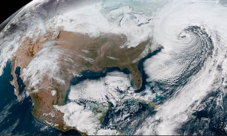 ¿Qué es el "ciclón bomba" que azota con hielo y nieve a EU?
