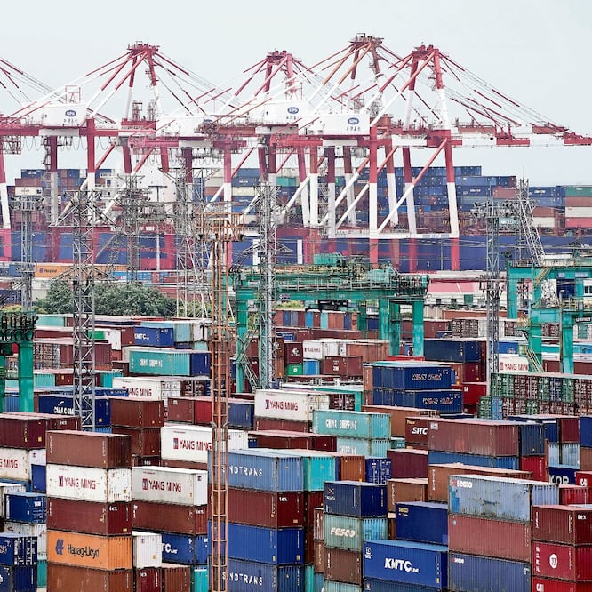 Organismos empresariales consideran que la eliminación de la compensación universal afectará sobre todo a la comunidad de comercio exterior, pues se prevé que no podrá recuperar fácilmente los saldos a favor de IVA. (REUTERS)