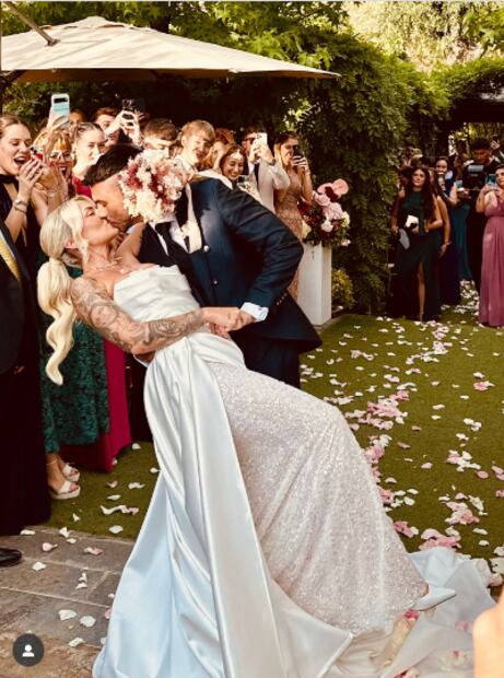 A través de redes sociales, DjMariio y Noelia compartieron esta foto de su boda, ayer, 9 de agosto. Foto: Instagram