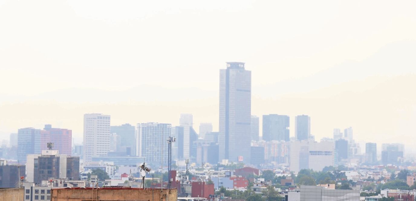 La CAMe registró este martes condiciones adversas que provocaron mala calidad del aire, por lo que se activó la fase 1 de contingencia ambiental. Foto: Valente Rosas | El Universal