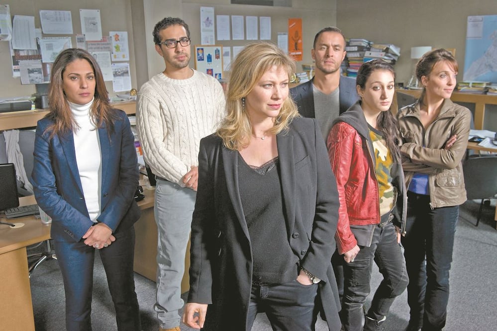 Candice regresa a trabajar en la policía luego de que estuvo 10 años alejada por dedicarse a su familia. AXN