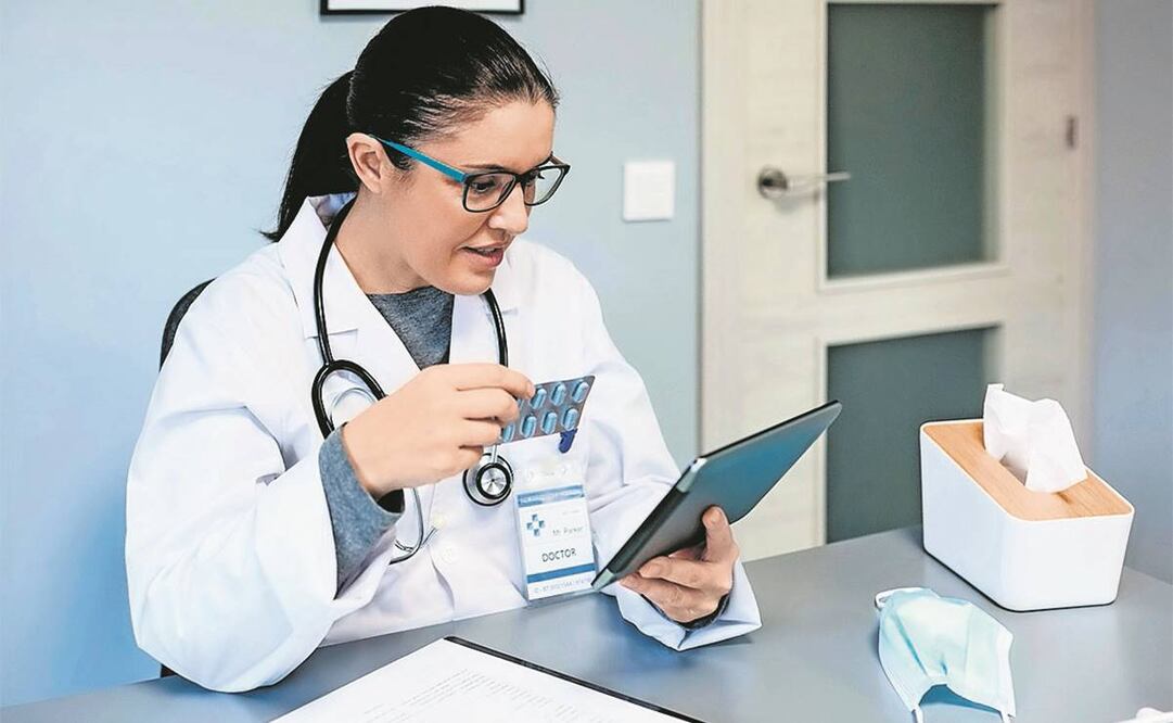 La consulta se puede hacer desde un celular o una computadora, y el sistema usa inteligencia artificial para hacer una preconsulta. Foto: Archivo/ EL UNIVERSAL