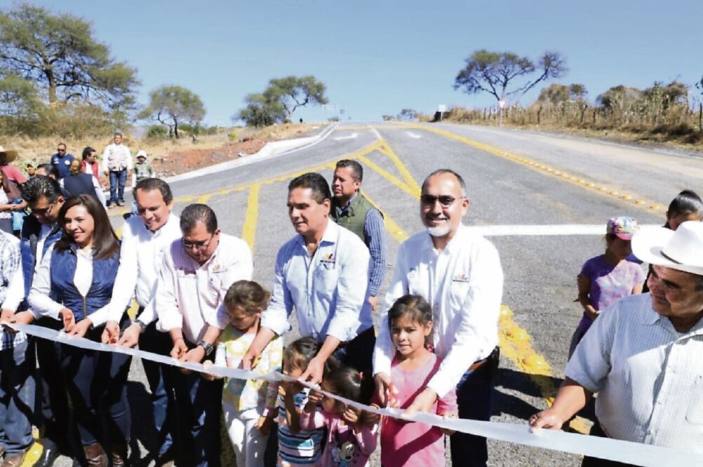 El camino El Platanal–El Varal abarca 3.6 kilómetros y conecta a las localidades de Zarquillas, El Varal y El Platanal, destacó Silvano Aureoles (ARCHIVO EL UNIVERSAL)