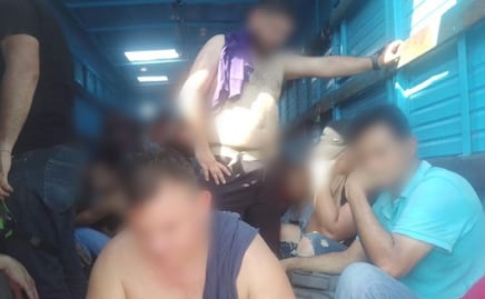 INM rescata a 53 migrantes extranjeros hacinados en vehículo de carga en Tabasco