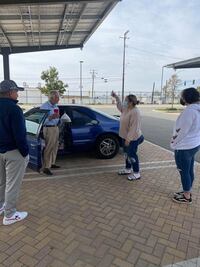 La historia del maestro que por más de 7 años ha vivido en un auto