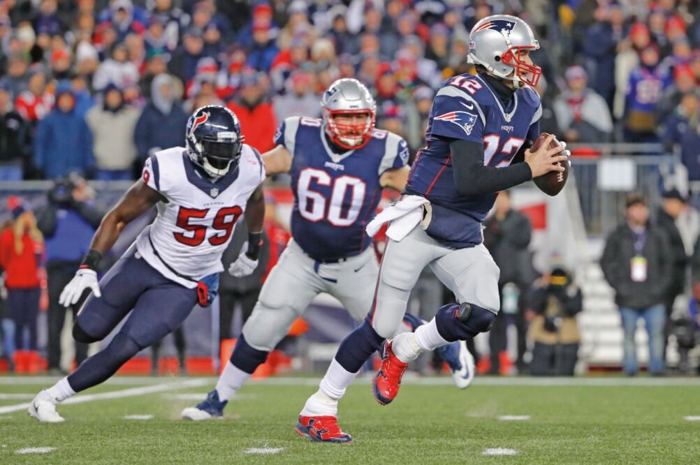 Tom Brady le ganó la partida a Brock Osweiler, a pesar de que tuvo dos intercepciones; ahora espera a los Chiefs o los Steelers (WINSLOW TOWNSON. USA TODAY SPORTS)