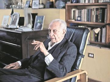 Hospitalizan al escritor Sergio Pitol