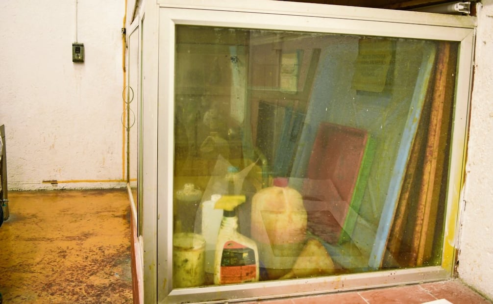 Una cámara de ventilación de ácido filtra vapores a través de una rendija. Foto: Santiago Cadena/El Universal