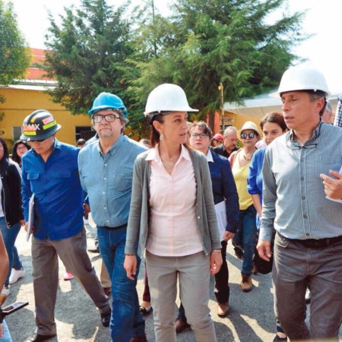 Claudia Sheinbaum, en un recorrido por Coyoacán con el alcalde Manuel Negrete, reconoció la decisión de la Agencia de Gestión Urbana de no impugnar la suspensión del contrato sobre la Planta de Termovalorización de residuos. (ESPECIAL)