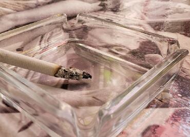 Prohíben en Francia el cigarro en playas, parques y cerca de escuelas; medida entra en vigor el 1 de julio