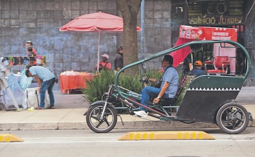 Nada frena el caos de ciclotaxis en el Centro Histórico