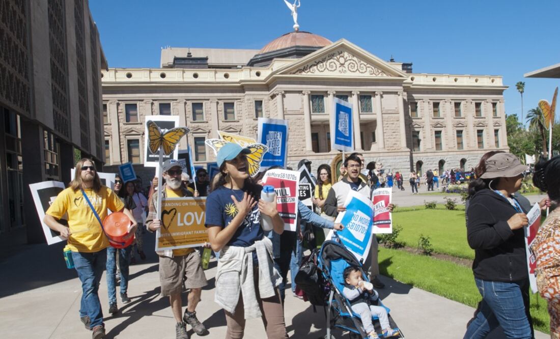 Desde hace una semana, familias y activistas han protestado en contra de esta medida (Foto: AP)