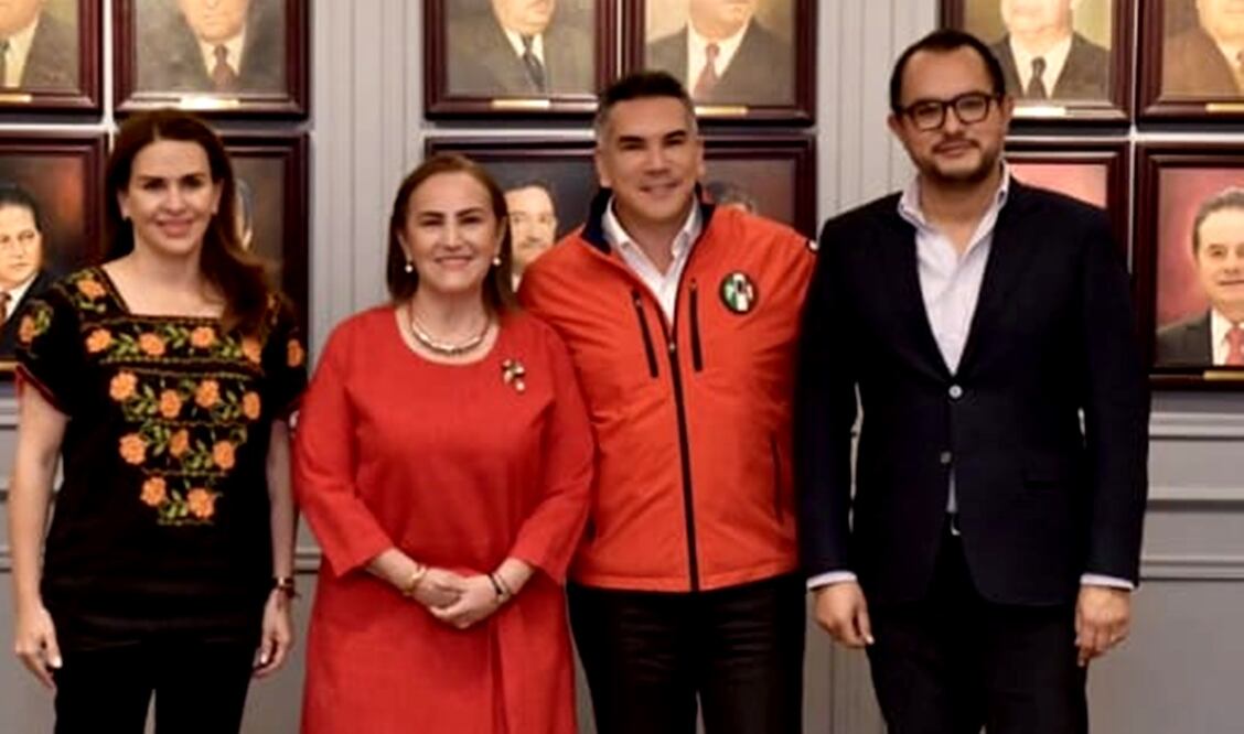 El presidente nacional del PRI, Alejandro Moreno Cárdenas, sostuvo una reunión con la nueva dirigencia tricolor en Hidalgo, encabezada por Marco Mendoza Bustamante como presidente, y Jenny Márquez como secretaria general. Foto: especial