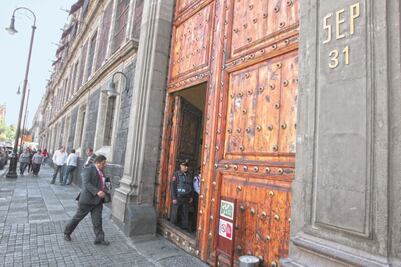 Opacos, contratos de alimentos en la 4T