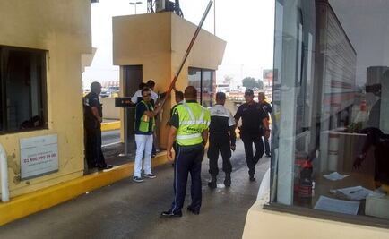 Reabren simpatizantes de los 43 autopista México-Pachuca