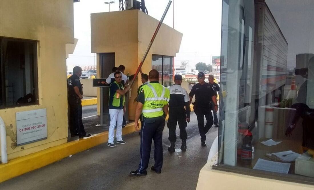Elementos de la Policía Federal dialogaron con los manifestantes. /Especial