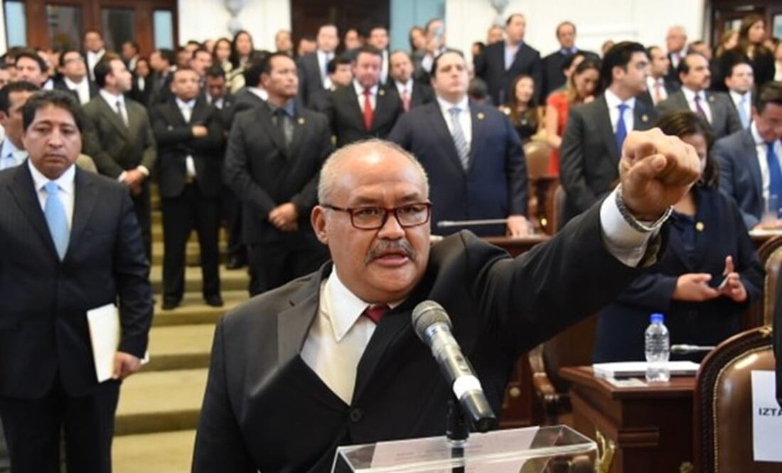 El jefe delegacional de Xochimilco, Avelino Méndez, compareció ante la ALDF (Foto: @AsambleaDF )