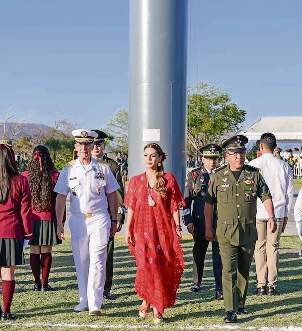 La gobernadora Evelyn Salgado abanderó a 27 instituciones educativas de Iguala. Foto: Especial