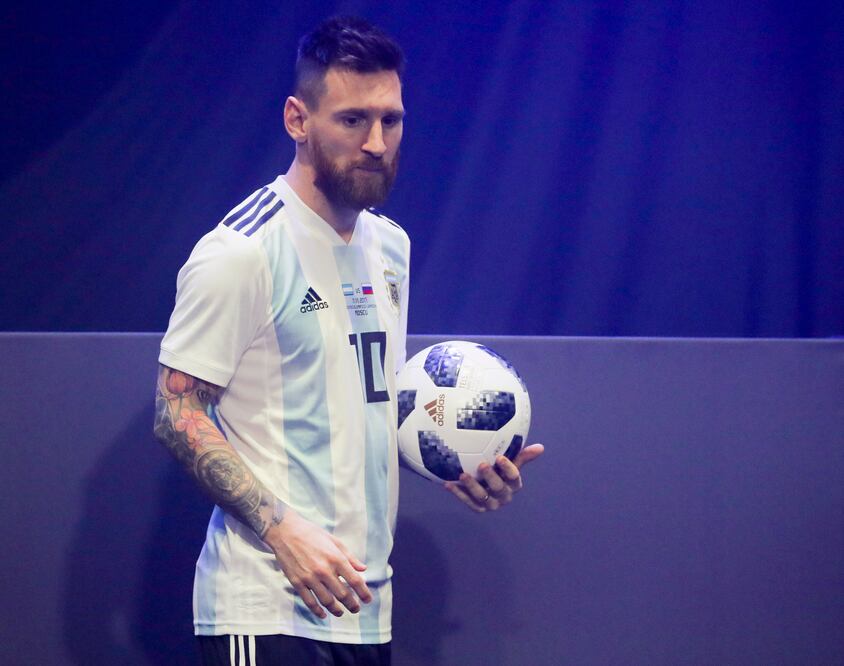 AP. Messi en la presentación del balón Telstar 18