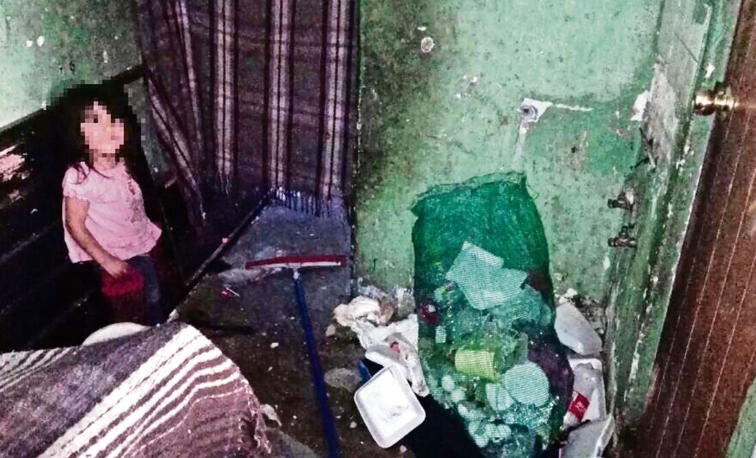 Los menores presentan afectaciones en su desarrollo, tanto físico como menta l , pues convivían en un espacio desordenado y sucio, no apto para ellos. (CORTESÍA)
