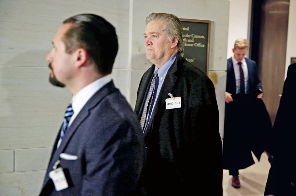 El ex asesor presidencial Stephen Bannon a su llegada al Capitolio para comparecer ante el Comité de Inteligencia de la Cámara de Representantes. (JOSHUA ROBERTS. REUTERS)