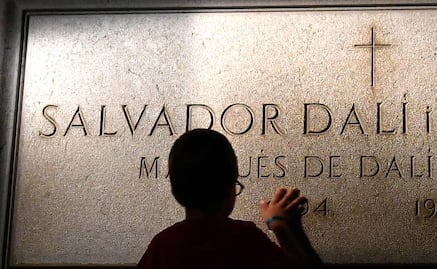 Buscarán ADN de Dalí en muelas, huesos y uñas