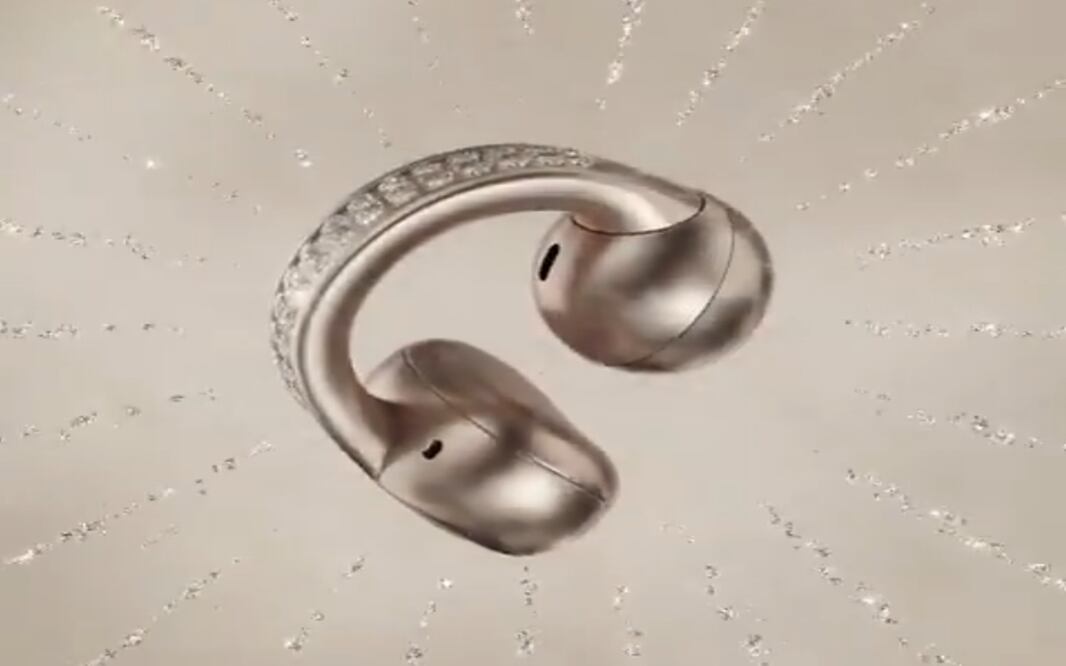 Motorola y Swarovski lanzan joya tecnológica, unos audífonos de lujo. Foto: @Moto