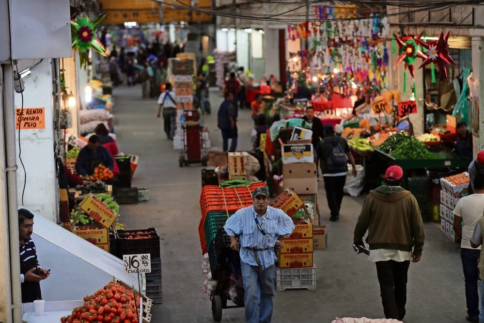 Según las investigaciones, los delincuentes conocen los días y horarios en que depositan los comerciantes. Foto: Archivo / EL UNIVERSAL