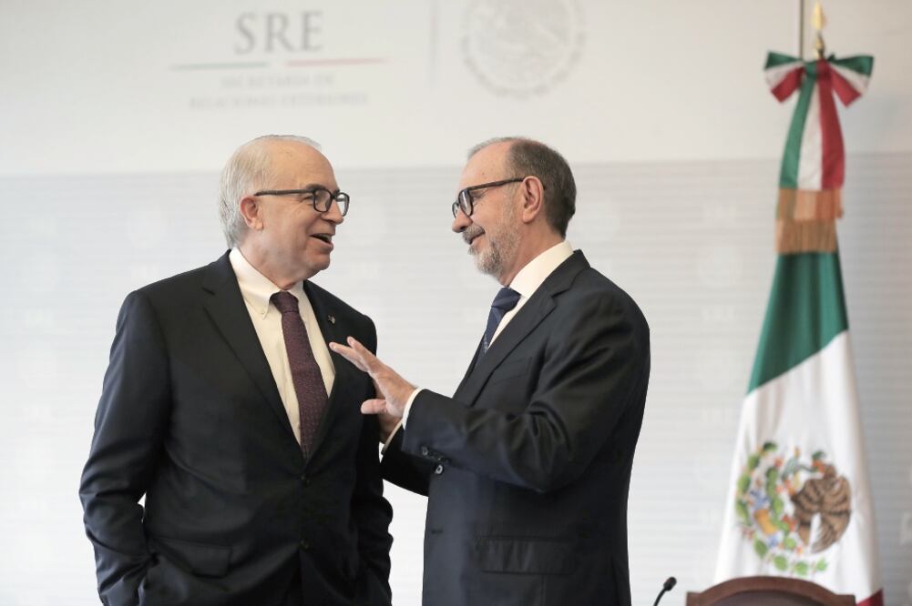 El director de la Texas Association of Business, Jeff Moseley, y el subsecretario de Relaciones Exteriores, Carlos Sada, coincidieron en que el TLCAN debe favorecer a mexicanos y texanos (ALEJANDRO ACOSTA. EL UNIVERSAL)