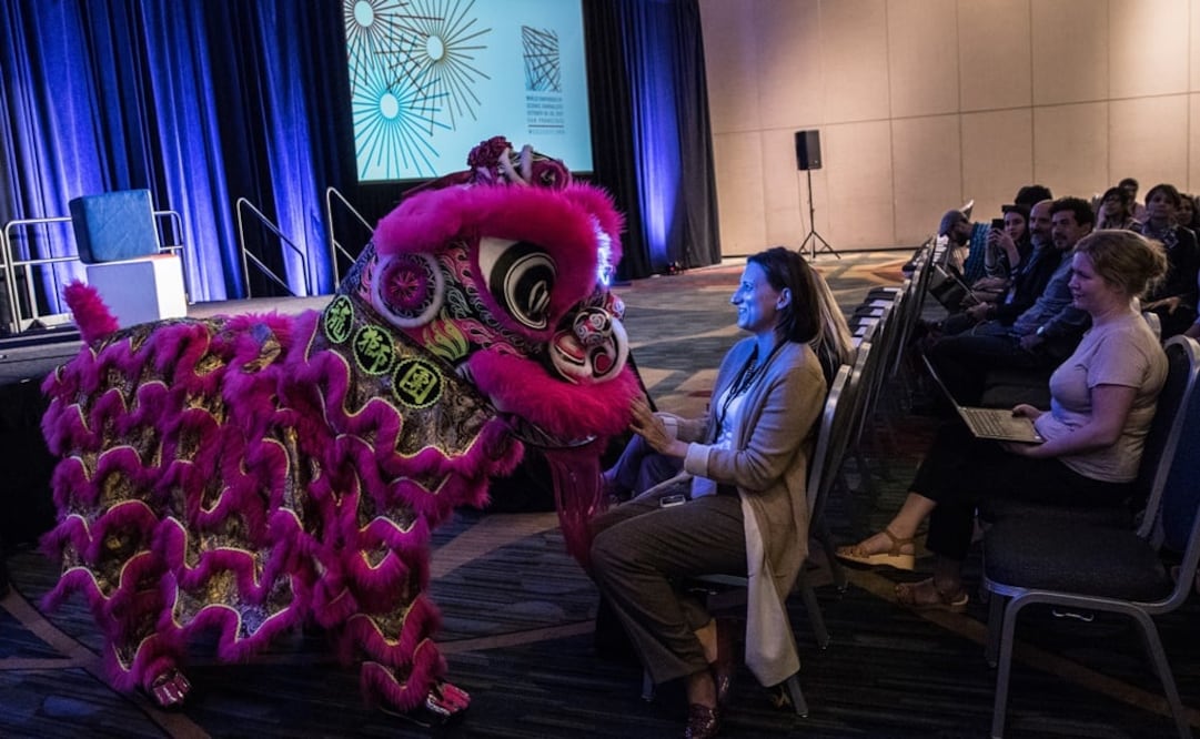 La Conferencia Mundial de Periodistas Científicos culminó su sesión inaugural con un espectáculo de danza de leones chinos. /Germán Espinosa – EL UNIVERSAL