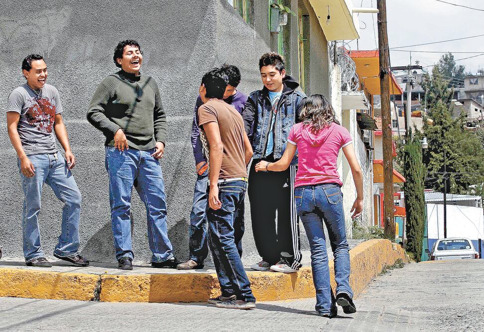 Young people hanging out - Photo by Jorge Serratos/EL UNIVERSAL