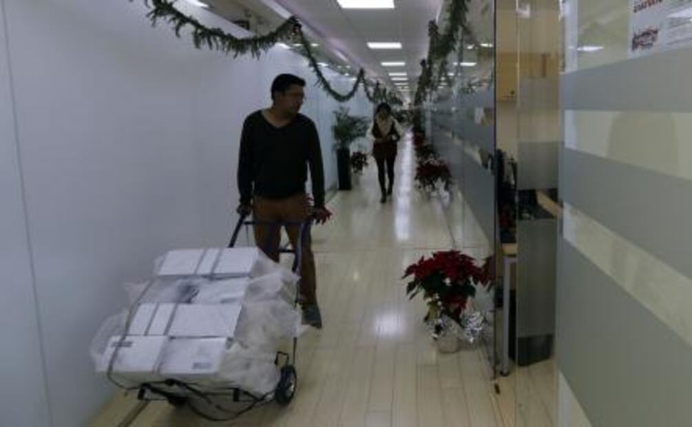 ​Reciben diputados regalos por fiestas decembrinas