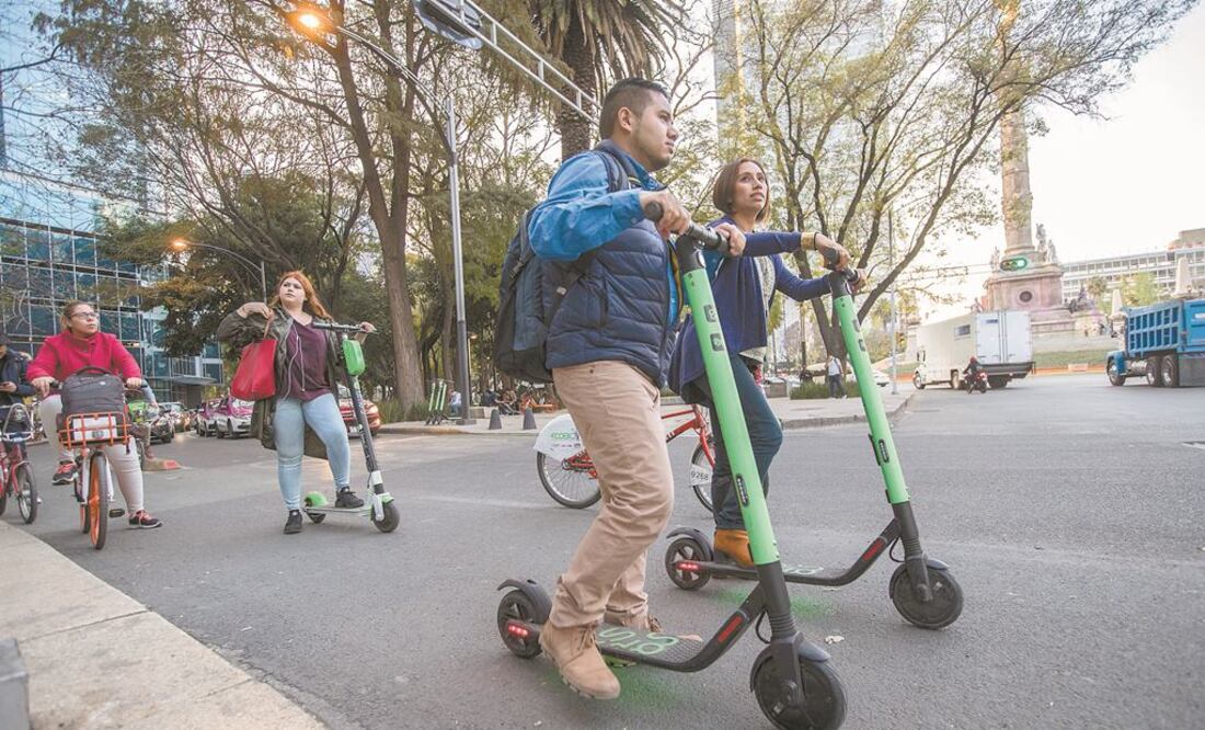 Los monopatines eran ampliamente utilizados por los capitalinos, quienes refirieron que era un medio de transporte ideal para recorrer distancias cortas, como del Metro a sus centros de trabajo o viceversa. ARCHIVO EL UNIVERSAL