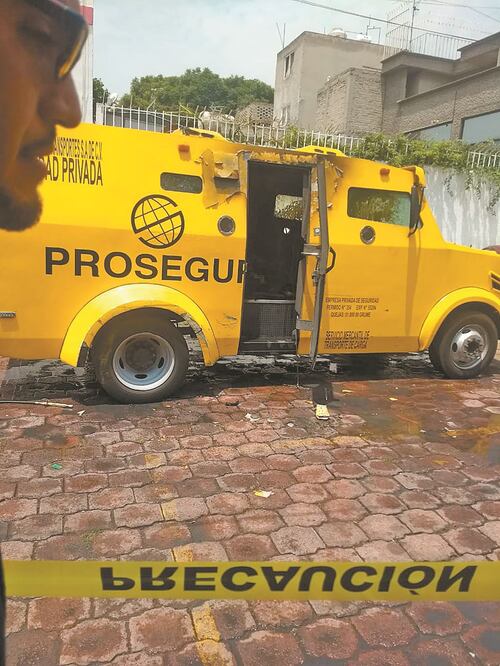 Ilícito. A la unidad de traslado de valores le retiraron la puerta con un soplete para robar el efectivo. ESPECIAL