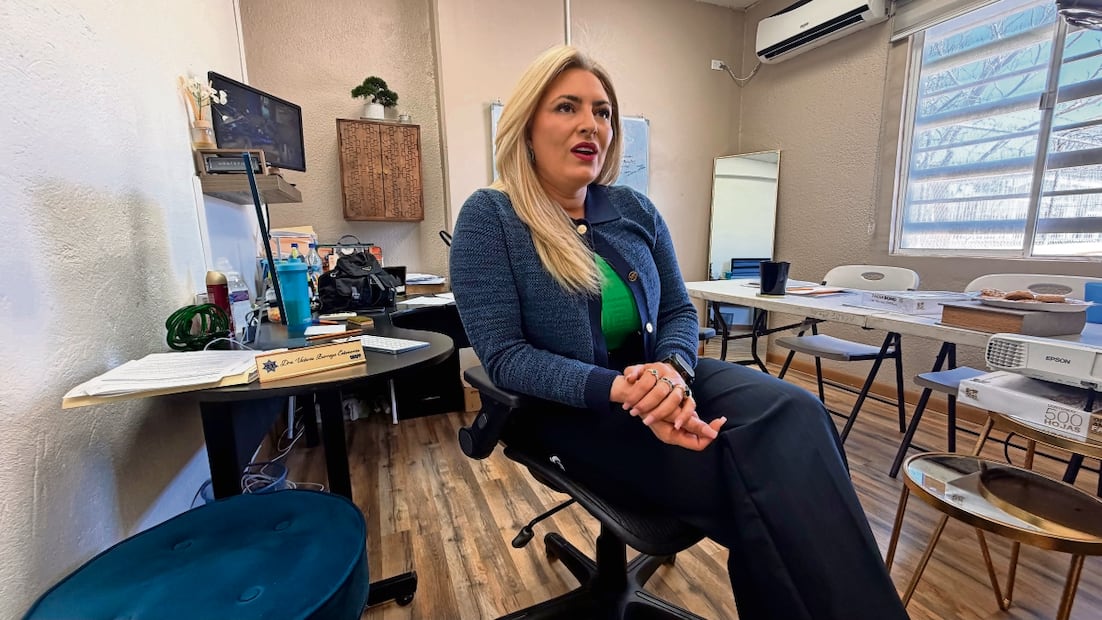 La titular de la UDAPP explica que en las sesiones los agentes aprenden a manejar el estrés, ansiedad, depresión, suicidio y demás situaciones. Foto: Paola Gamboa / EL UNIVERSAL