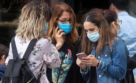 Covid-19 puede sobrevivir en pantallas de celulares o billetes hasta 28 días: estudio