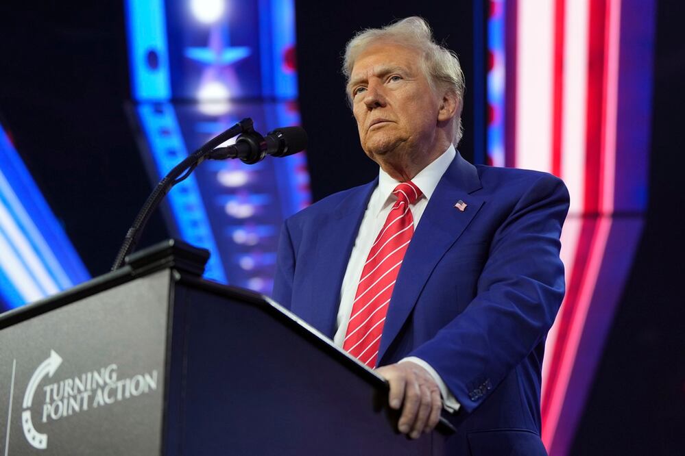 El próximo mandatario Donald Trump habla en AmericaFest, el domingo 22 de diciembre de 2024, en Phoenix. Foto: AP