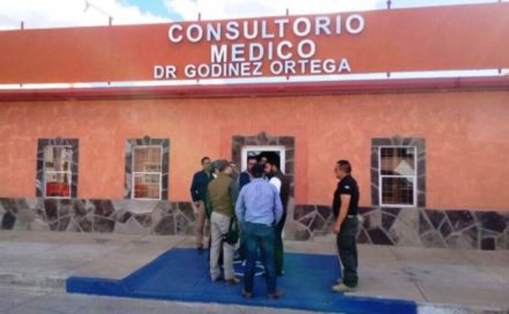 Grupo criminal incendia casas en Chihuahua y secuestra a dos personas