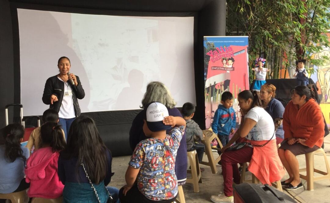 La “Valija cultural. Diego y Frida” llegó esta tarde al Barrio de Tepito. Foto: NOTIMEX